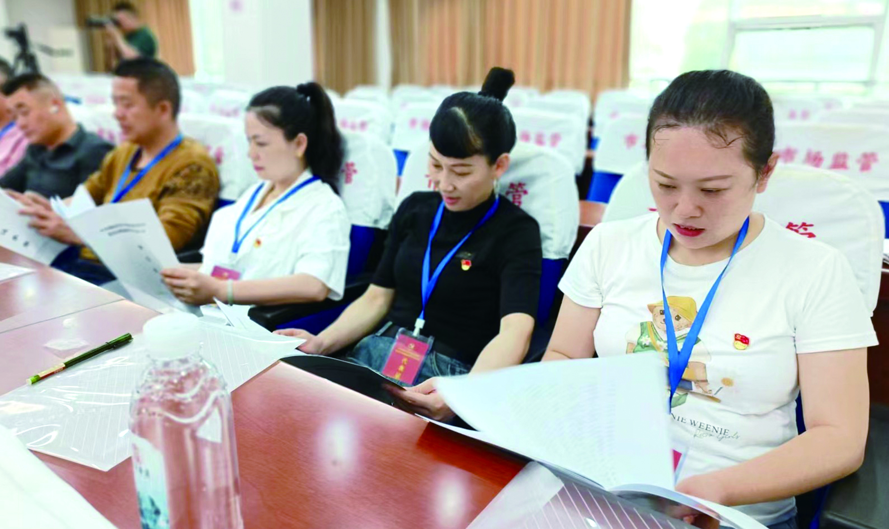 集團(tuán)公司黨委開(kāi)展創(chuàng)先爭(zhēng)優(yōu)活動(dòng) 推薦評(píng)選先進(jìn)基層黨組織、優(yōu)秀黨務(wù)工作者和優(yōu)秀共產(chǎn)黨員 （李高雄報(bào)道） 